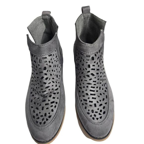 NEW Journee Collection Faux Suede Geometric Laser Cut Side Split Booties Size 7 - Picture 5 of 12